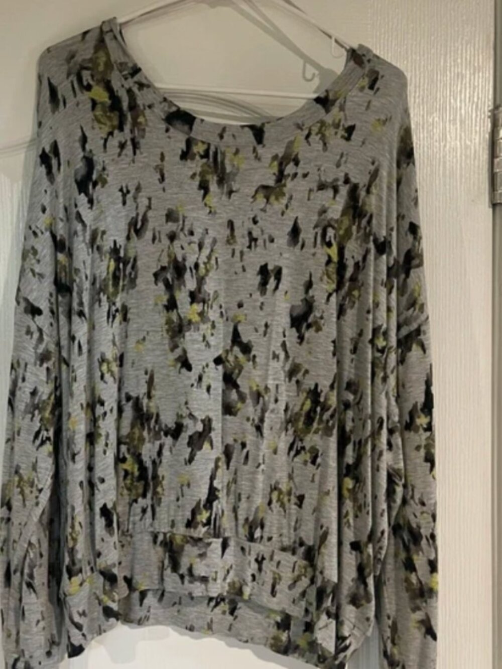 NWT Evereve Peyton Jensen Gemma Cutout Back Pullover Top Grey Abstract M 8-10